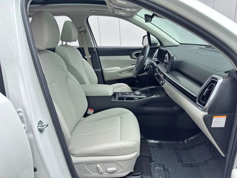 Used 2025 Kia Sorento EX w/ EX Panoramic Sunroof Package FWD image 15