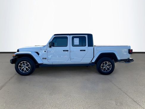 Certified 2024 Jeep Gladiator Sport image 4