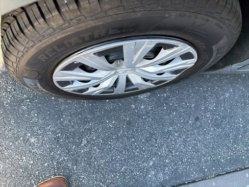 Used 2020 Toyota Camry LE image 7