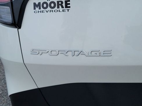 Used 2024 Kia Sportage LX image 7