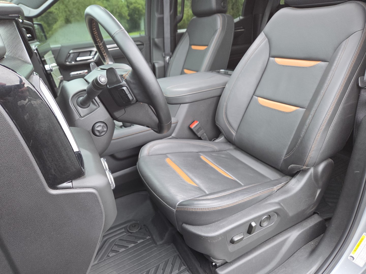 Used 2025 GMC Sierra 1500 AT4 w/ Technology Package AWD/4WD image 30
