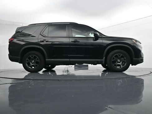 Used 2025 Honda Pilot TrailSport image 34