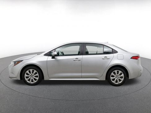 Used 2025 Toyota Corolla LE FWD image 4