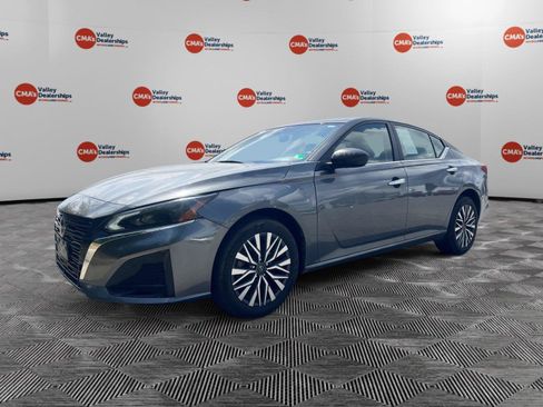 Used 2025 Nissan Altima 2.5 SV AWD/4WD image 1