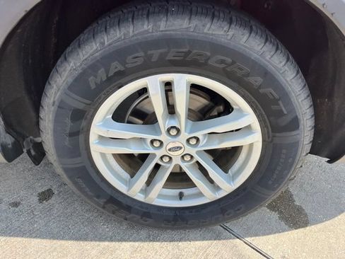 Used 2021 Ford Explorer XLT w/ Equipment Group 202A RWD image 26