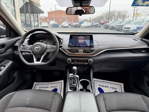 Used 2024 Nissan Altima 2.5 SV image 12
