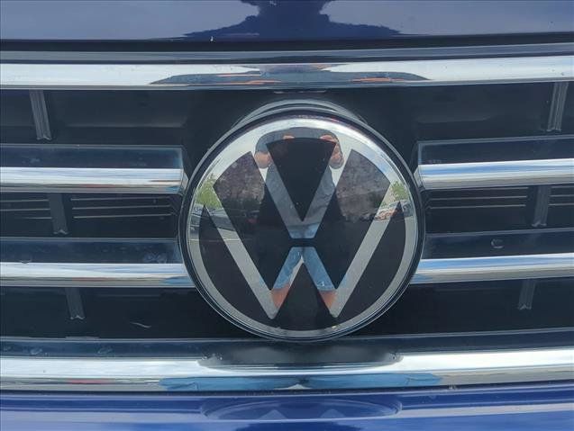 Used 2023 Volkswagen Tiguan SE FWD image 3