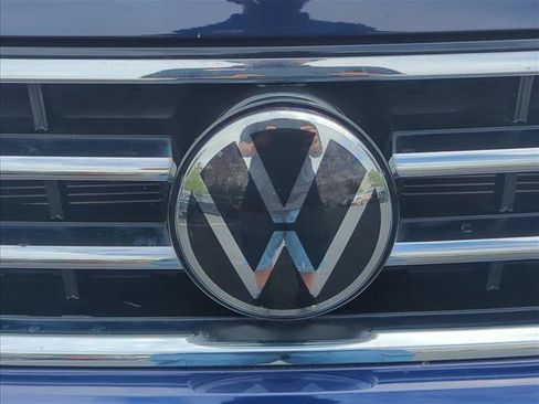 Used 2023 Volkswagen Tiguan SE FWD image 3