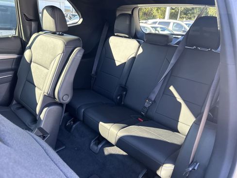 Used 2025 Buick Enclave Preferred image 23