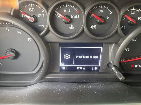 Used 2025 Chevrolet Silverado 2500 Custom w/ Custom Value Package image 3