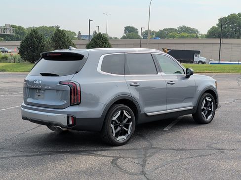 Certified 2023 Kia Telluride EX w/ EX Captain's Chair Package AWD/4WD image 4