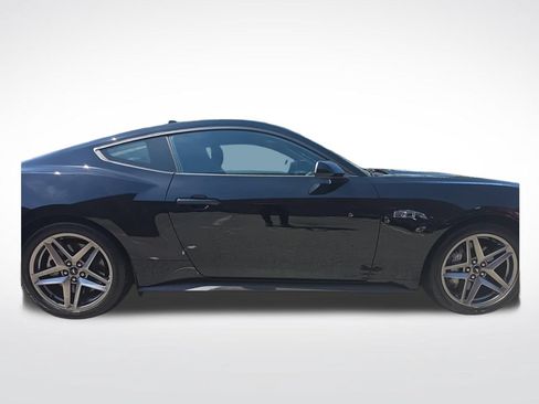 Used 2025 Ford Mustang GT RWD image 8