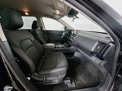 Used 2025 Nissan Pathfinder SV AWD/4WD image 32