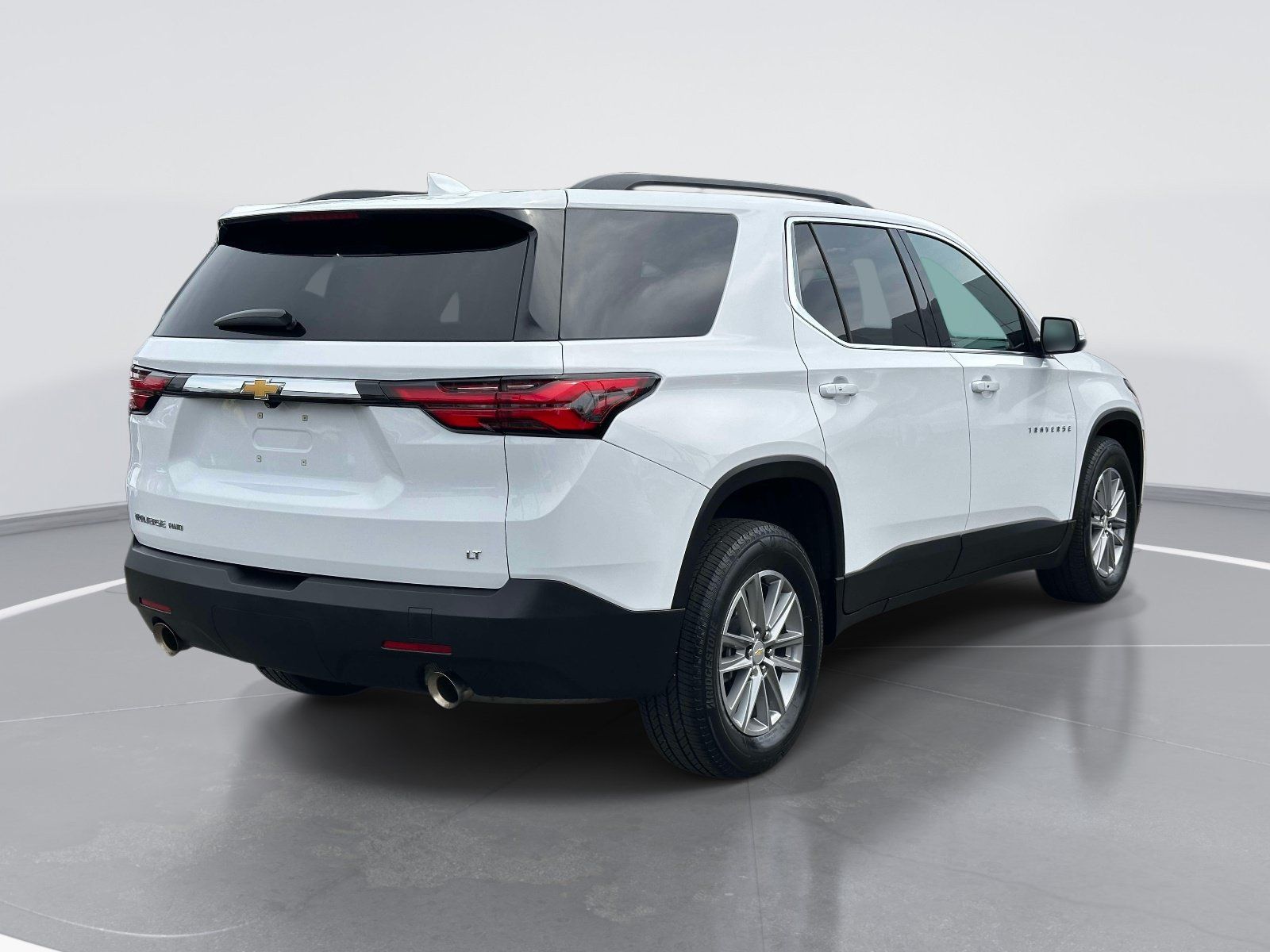Used 2023 Chevrolet Traverse LT AWD/4WD image 5