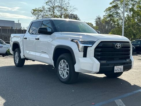 Used 2025 Toyota Tundra SR5 AWD/4WD image 2