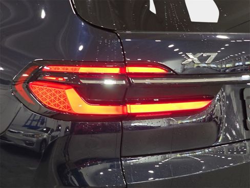 Used 2023 BMW X7 xDrive40i w/ M Sport Package image 29