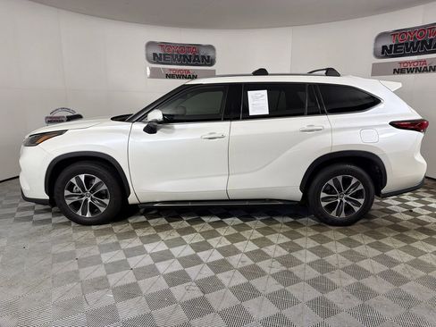 Used 2021 Toyota Highlander XLE image 7
