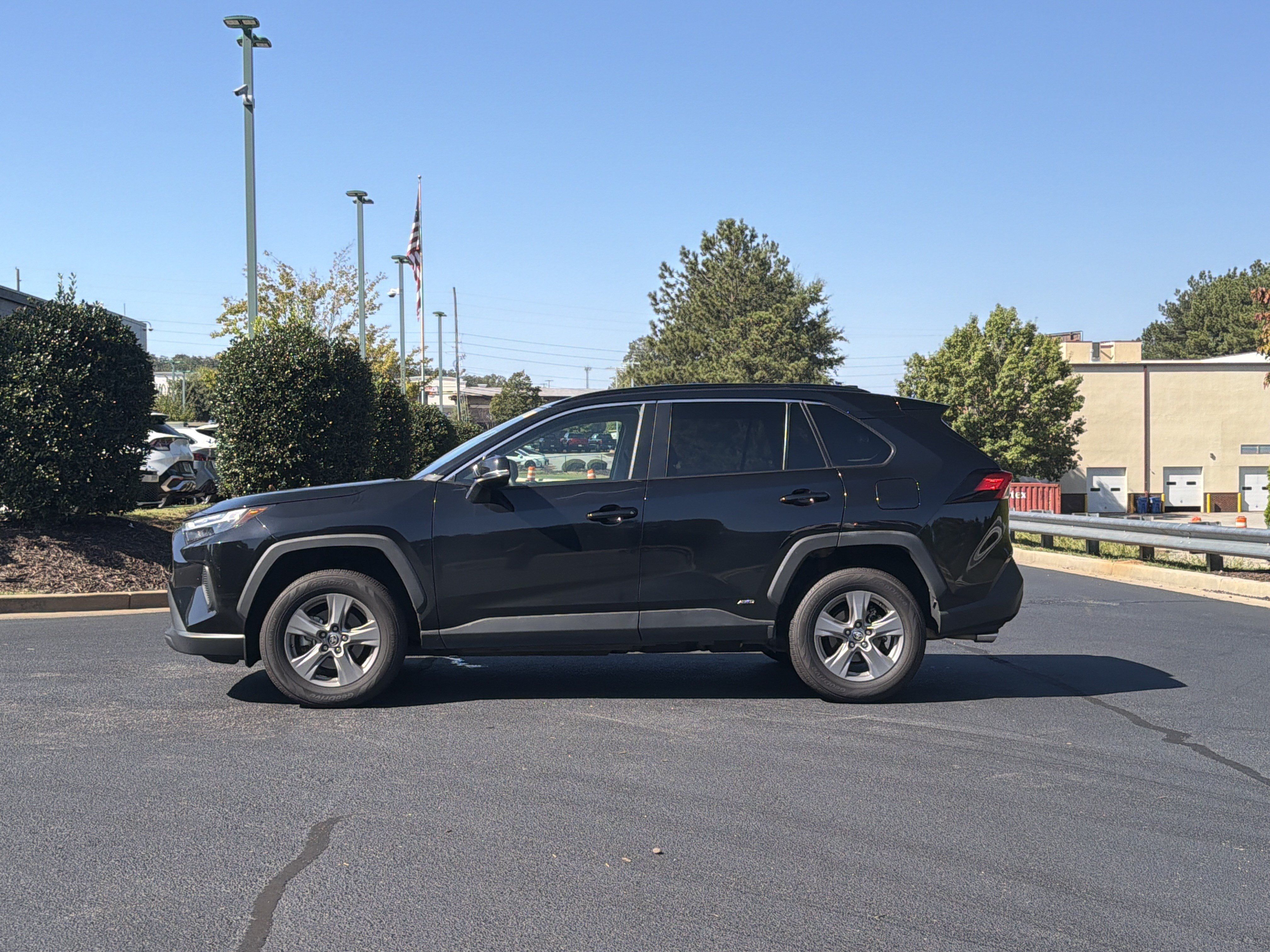 Used 2024 Toyota RAV4 LE AWD/4WD image 11
