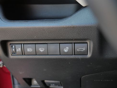 Certified 2022 Toyota RAV4 XLE Premium AWD/4WD image 27