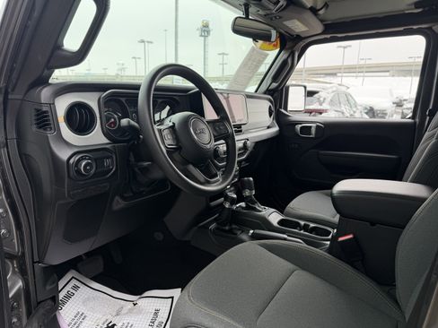 Used 2025 Jeep Wrangler Sport image 27