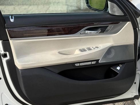 Used 2016 BMW 750i xDrive image 22