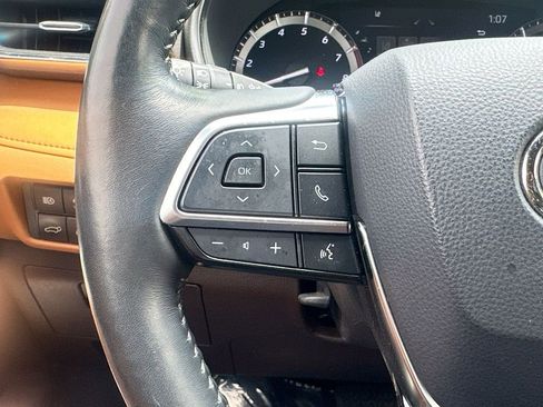 Used 2021 Toyota Highlander Platinum image 21