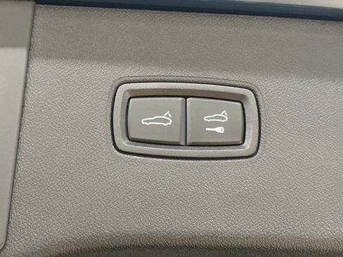 Used 2024 Porsche Cayenne image 32