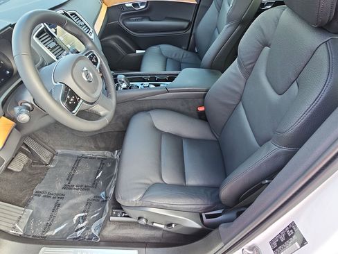 Used 2024 Volvo XC90 B6 Plus w/ Protection Package Premier image 17