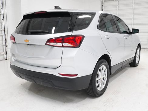 Used 2022 Chevrolet Equinox LS FWD image 30