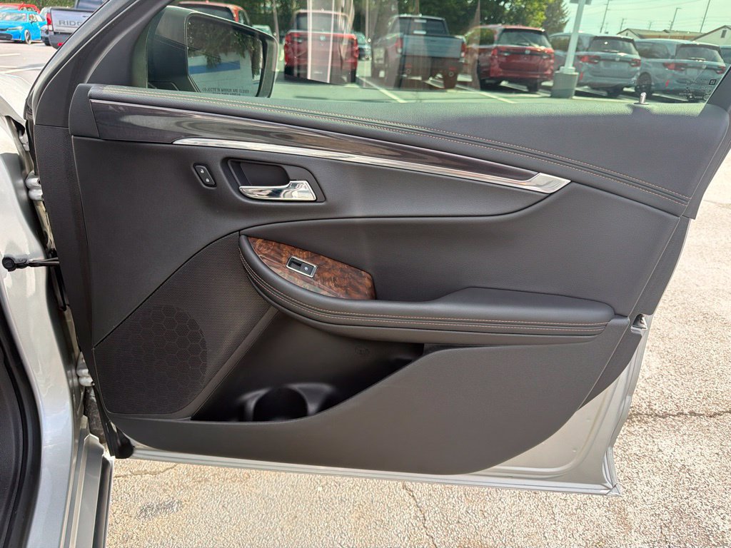 Used 2015 Chevrolet Impala LT w/ Convenience Package FWD image 24
