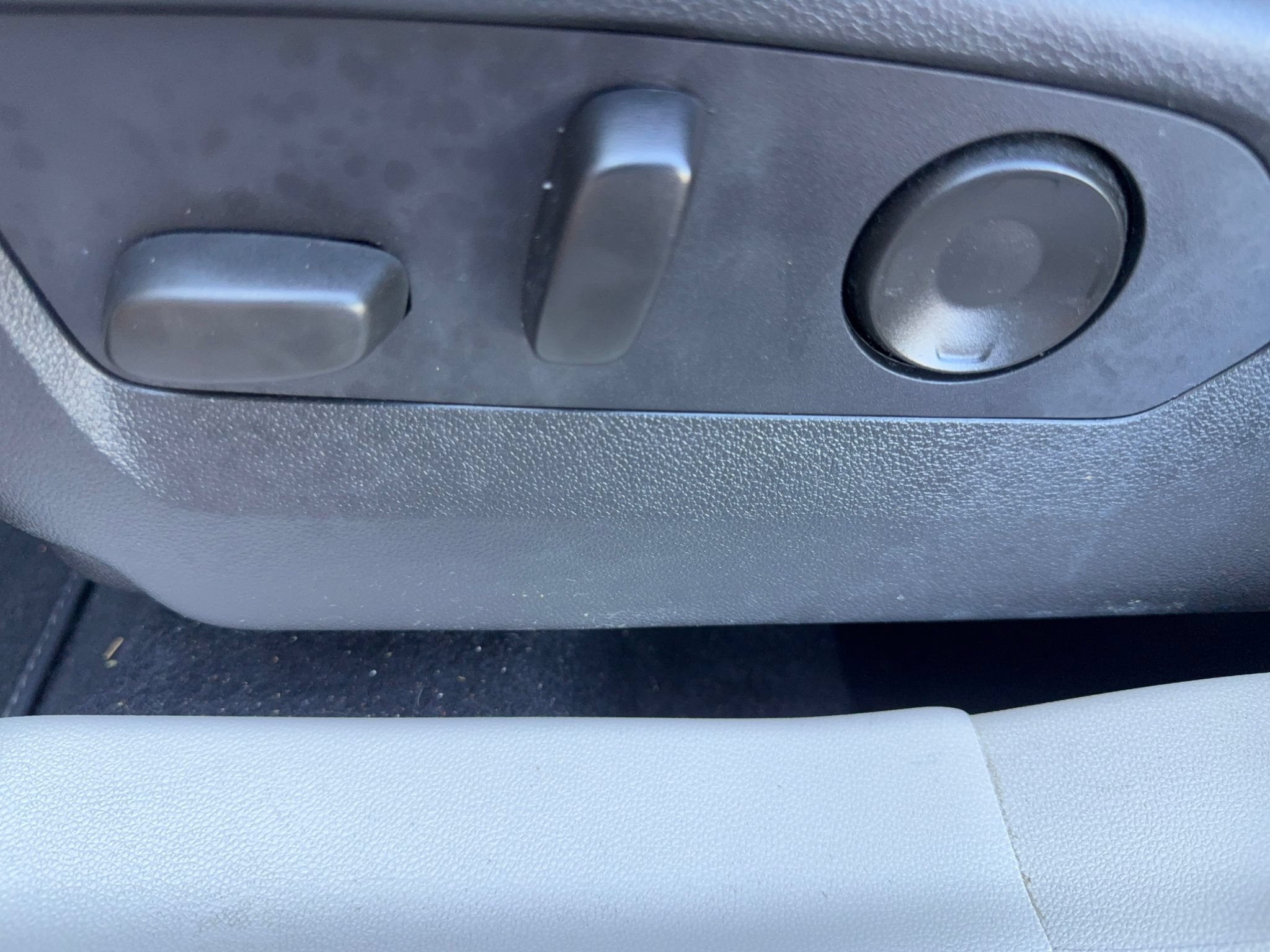 Used 2021 Buick Envision Essence w/ Technology Package I FWD image 12