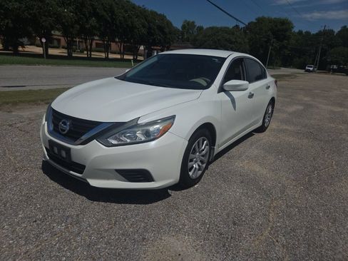 Used 2017 Nissan Altima 2.5 S w/ Power Driver Seat Package FWD image 3