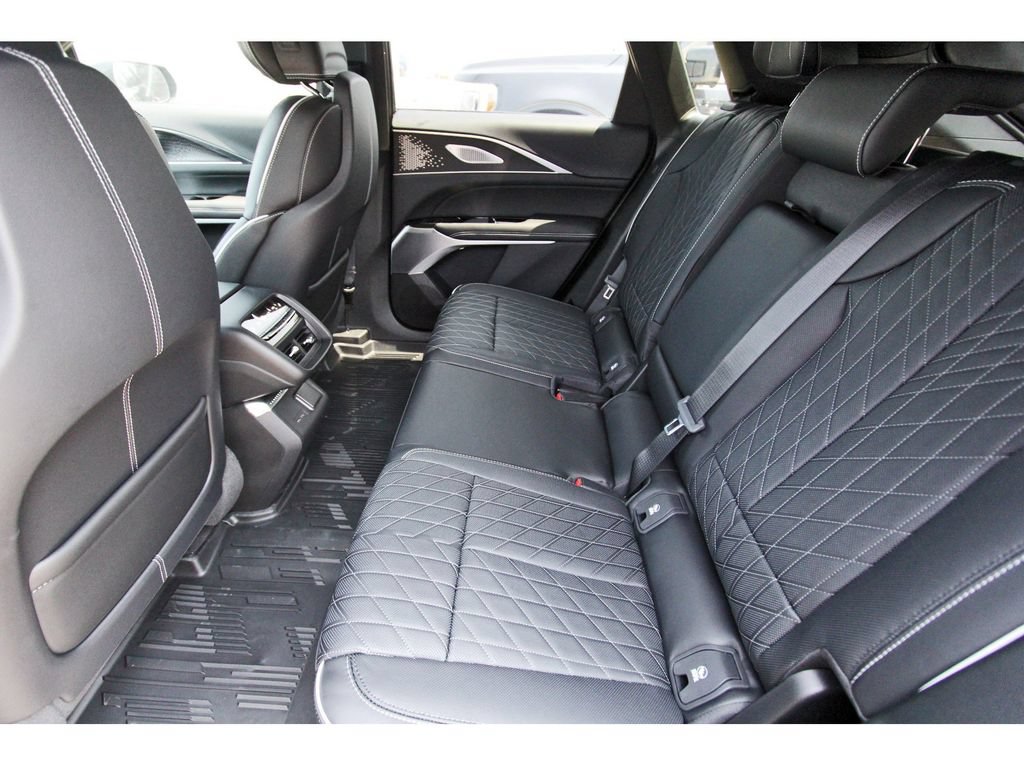 New 2027 Cadillac Lyriq Signature Luxury w/ Nappa Leather Package AWD/4WD image 7