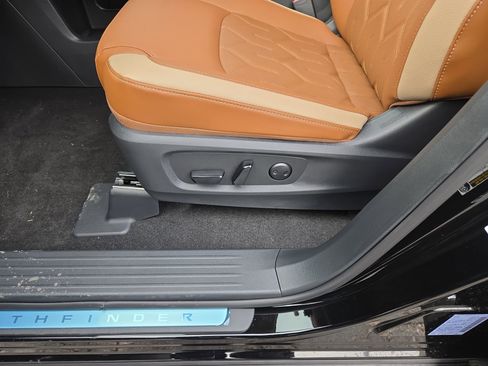 New 2026 Nissan Pathfinder Platinum image 32