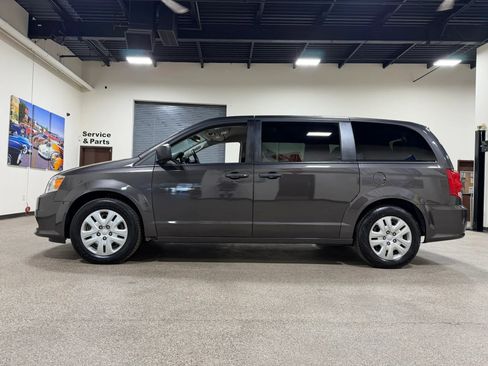 Used 2019 Dodge Grand Caravan SE w/ Rear Park Assist Package FWD image 6