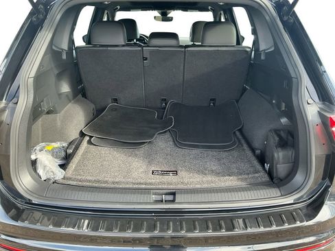 Used 2023 Volkswagen Tiguan SE R-Line image 20
