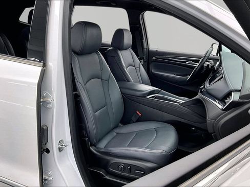 Used 2024 Buick Enclave Essence w/ Experience Buick Package AWD/4WD image 7