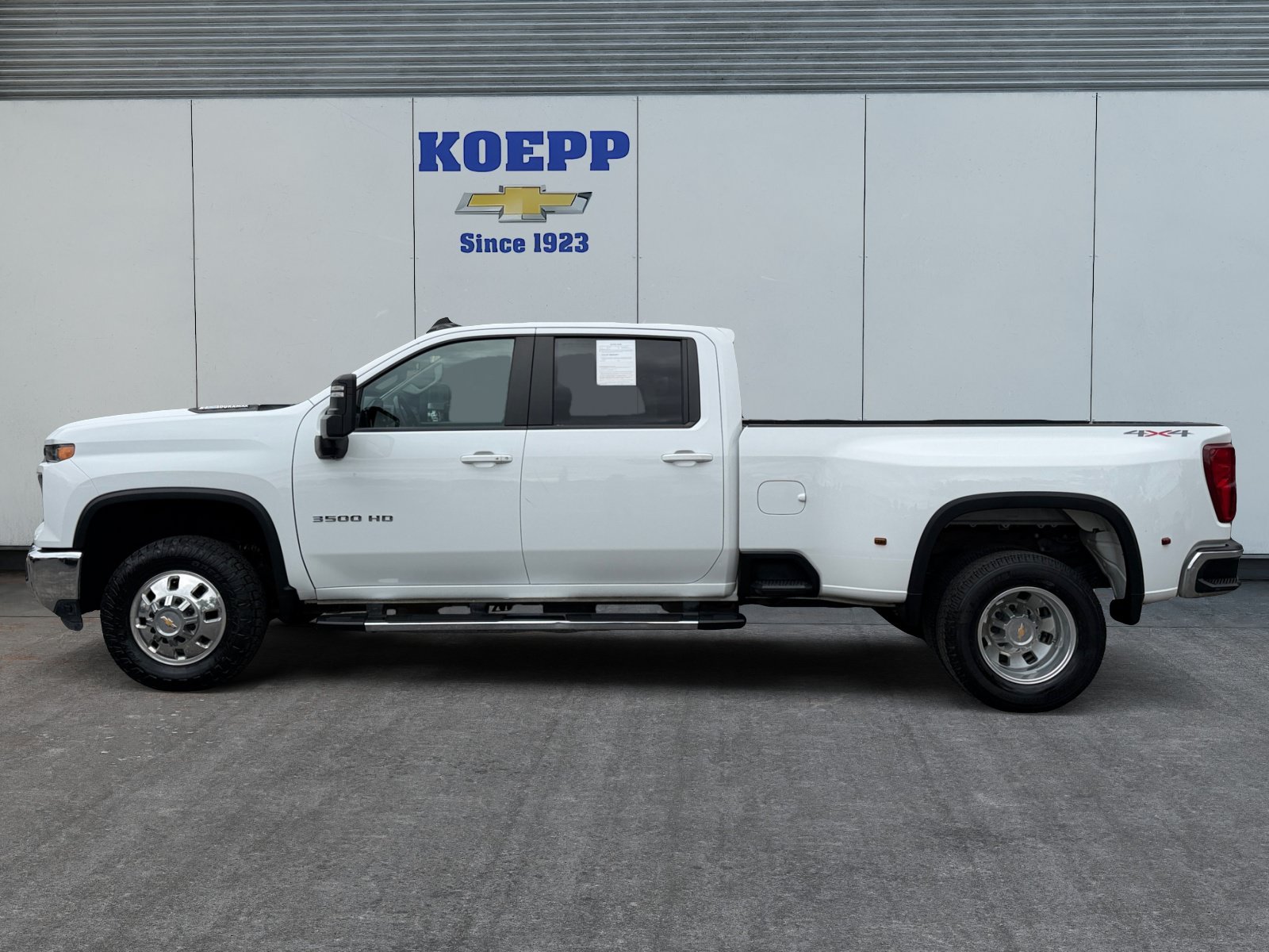 Used 2025 Chevrolet Silverado 3500 LT w/ Safety Package AWD/4WD image 2