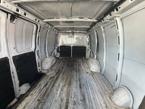 Used 2017 Chevrolet Express 2500 RWD image 10