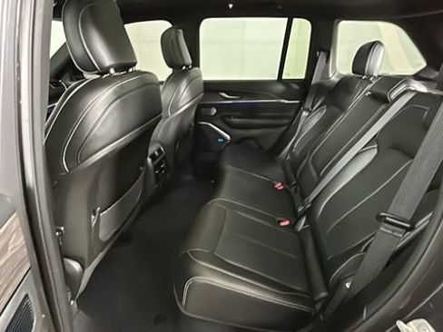 Used 2023 Jeep Grand Cherokee Overland AWD/4WD image 27