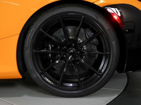 Used 2021 McLaren 765LT RWD image 22