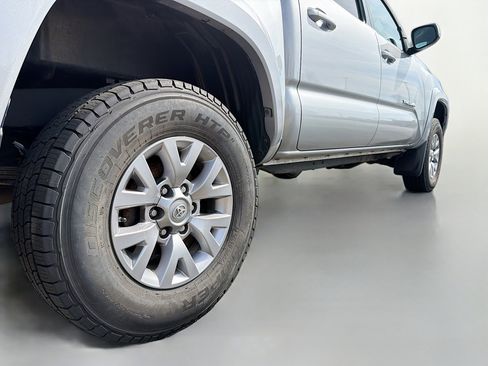 Used 2017 Toyota Tacoma SR5 w/ Tow Package AWD/4WD image 14