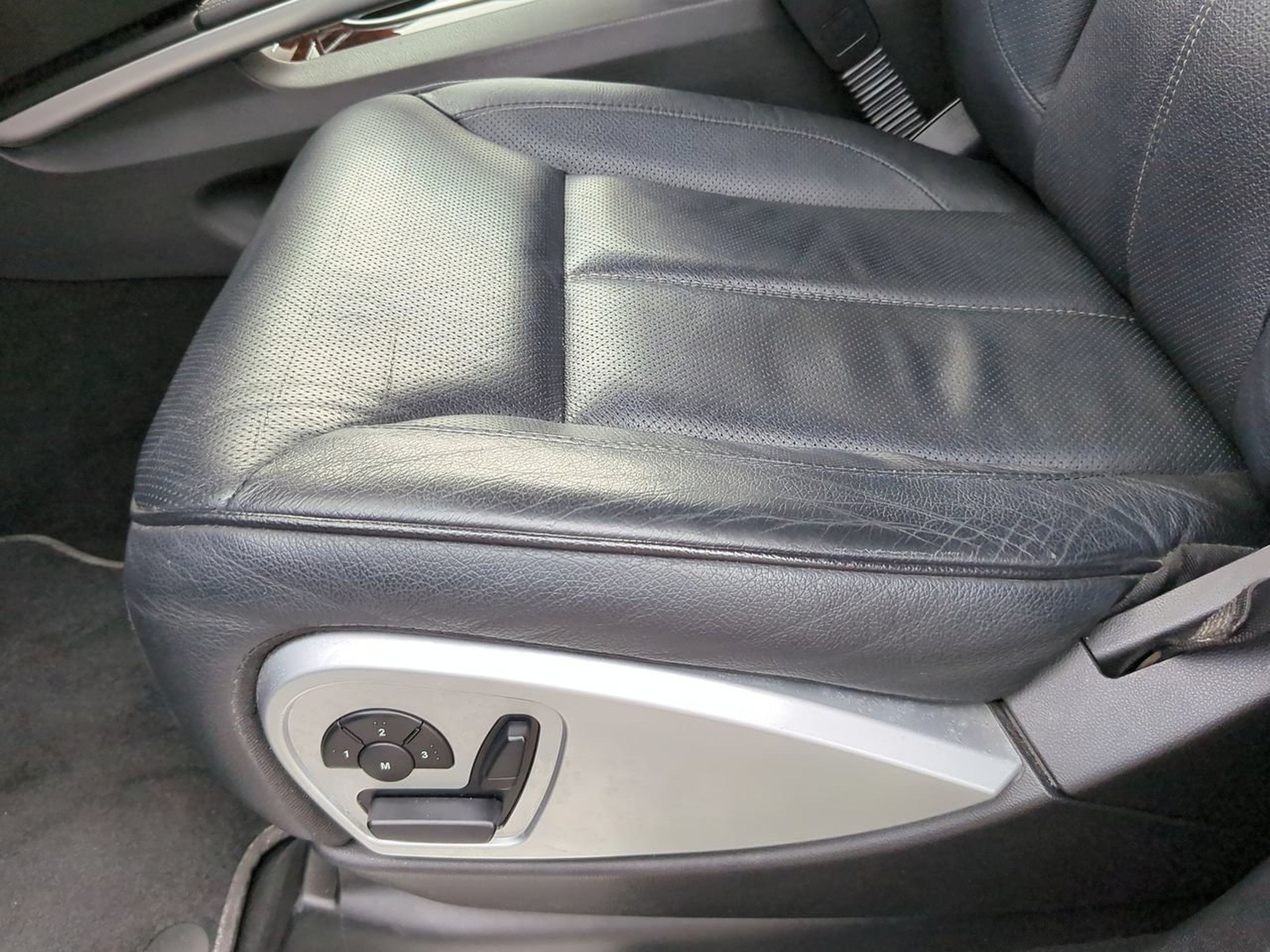 Used 2011 Mercedes-Benz GL 550 4MATIC image 15