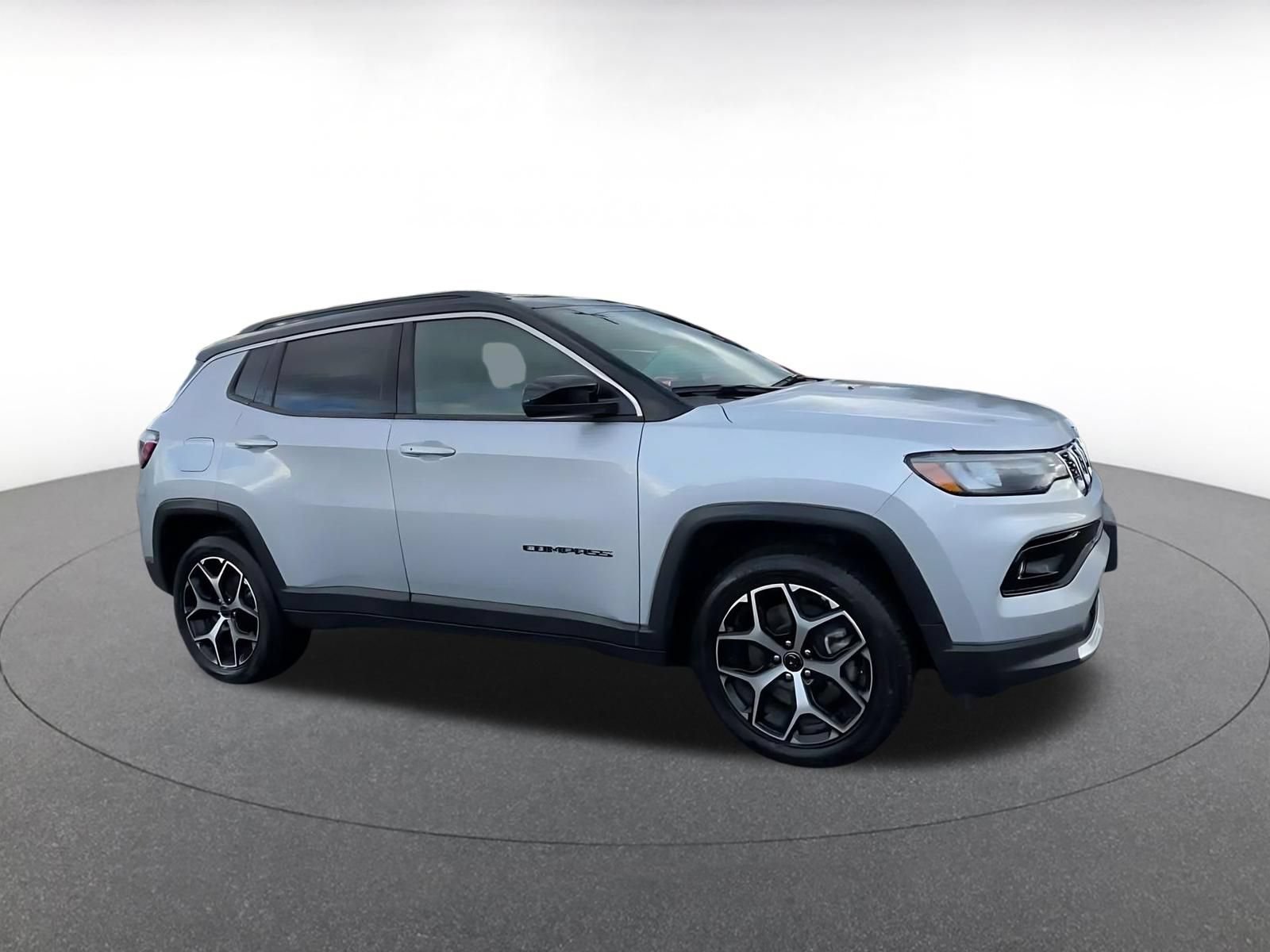 Used 2025 Jeep Compass Limited AWD/4WD image 2