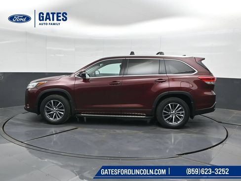 Used 2017 Toyota Highlander XLE AWD/4WD image 7