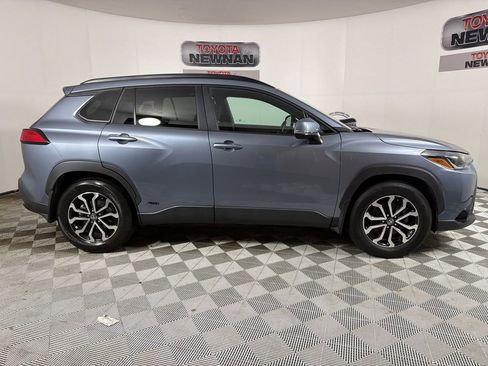 Used 2024 Toyota Corolla Cross SE image 2