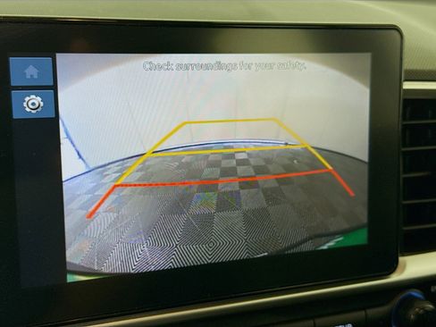 Used 2024 Hyundai Venue SEL image 17