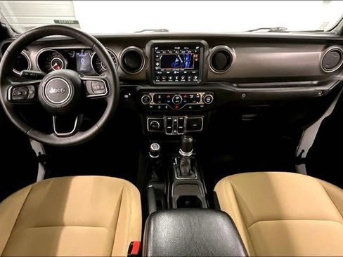 Used 2023 Jeep Gladiator Sport AWD/4WD image 19