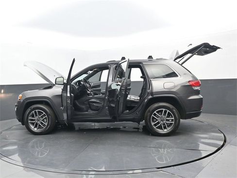 Used 2020 Jeep Grand Cherokee Limited w/ Luxury Group II image 34