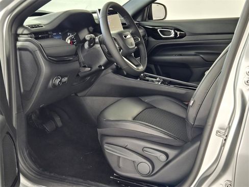 New 2026 Jeep Compass Latitude image 8